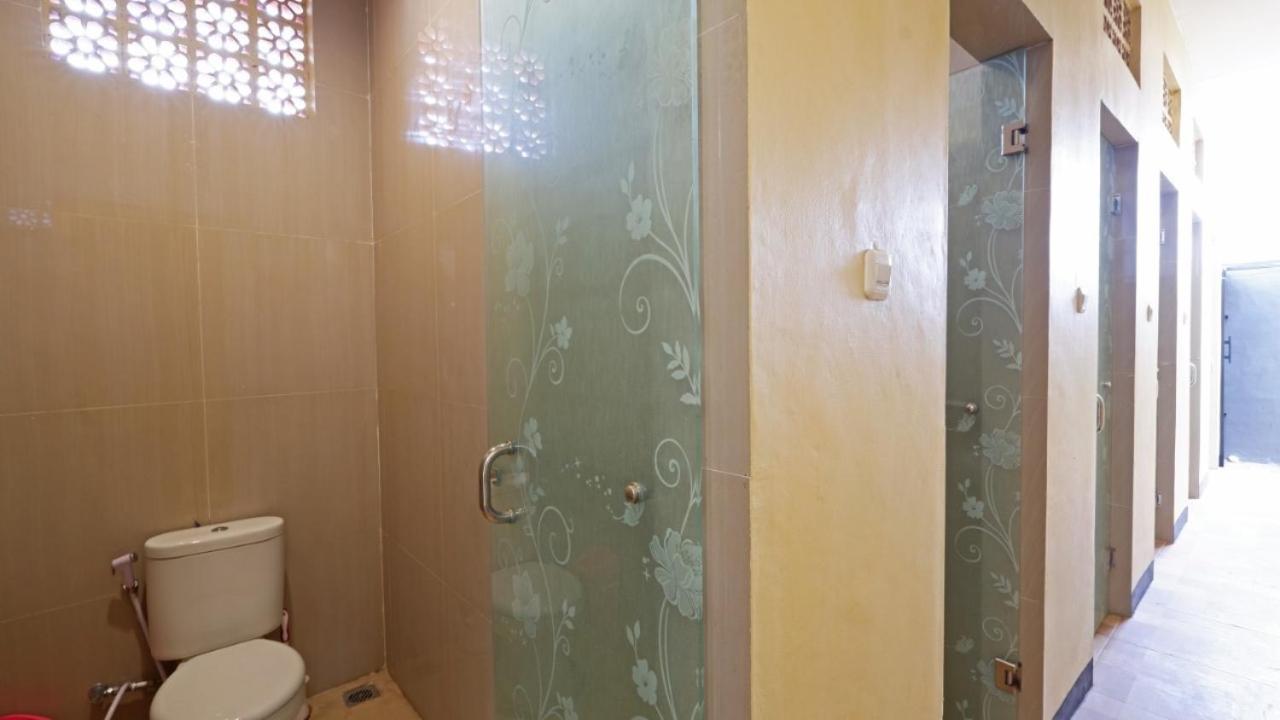 V Canggu Dormitory Exterior photo