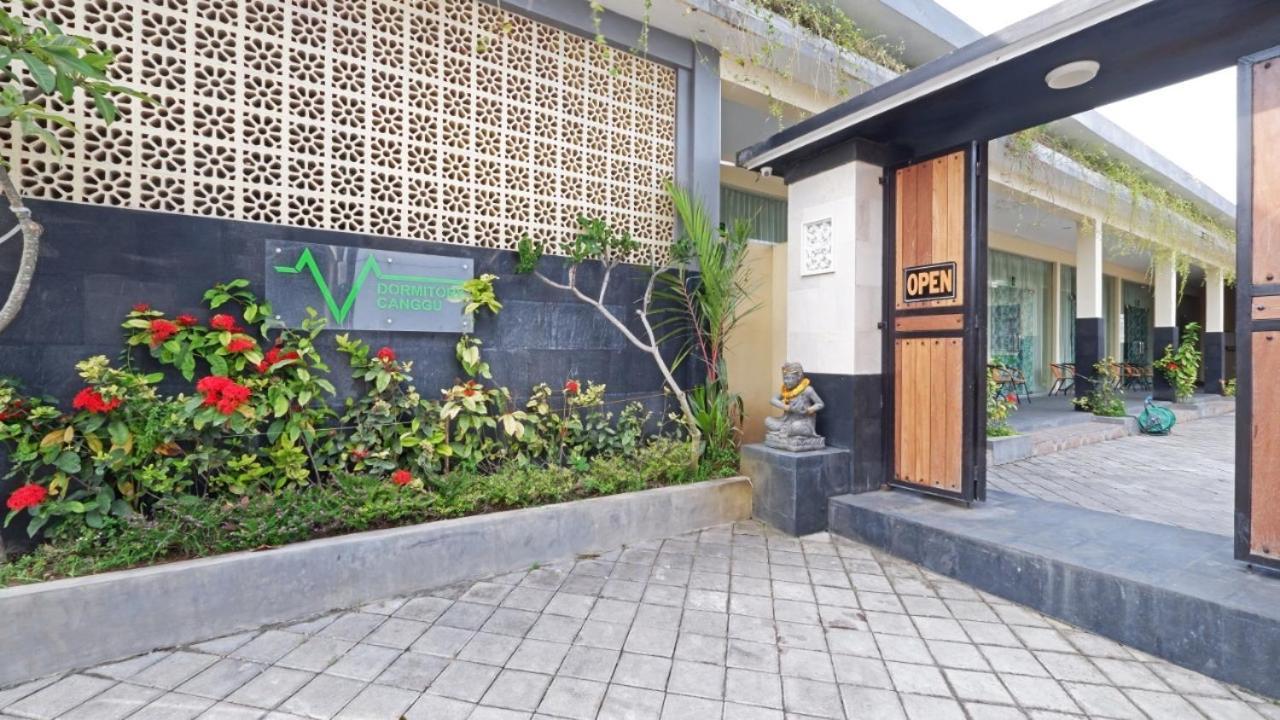 V Canggu Dormitory Exterior photo