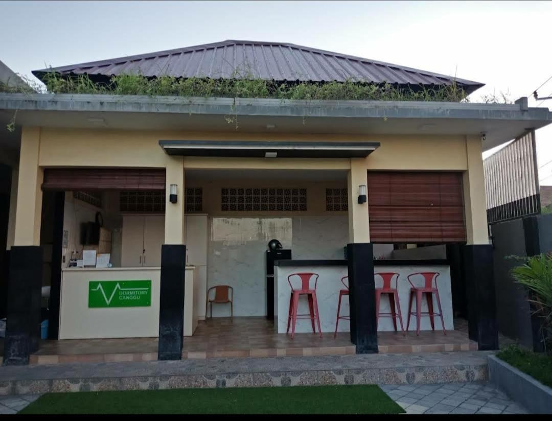 V Canggu Dormitory Exterior photo